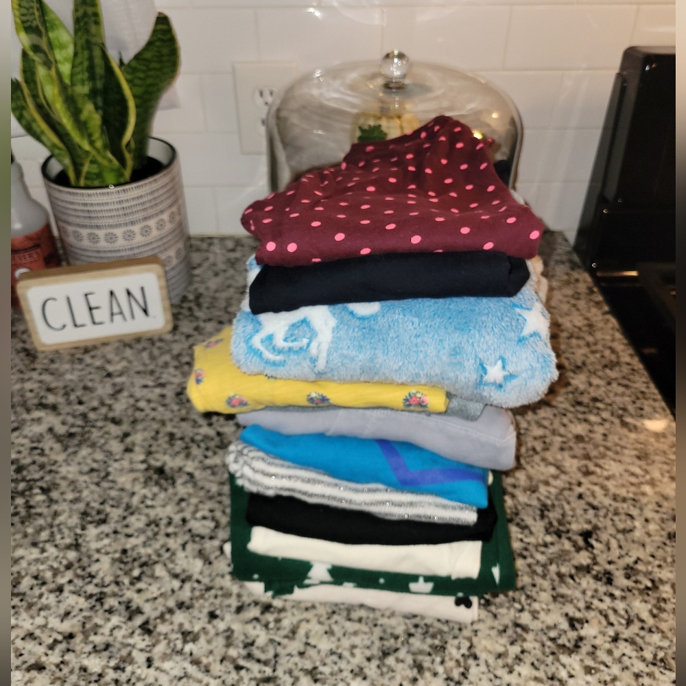 12 piece Bundle of little girls clothes. Sizing 6-10